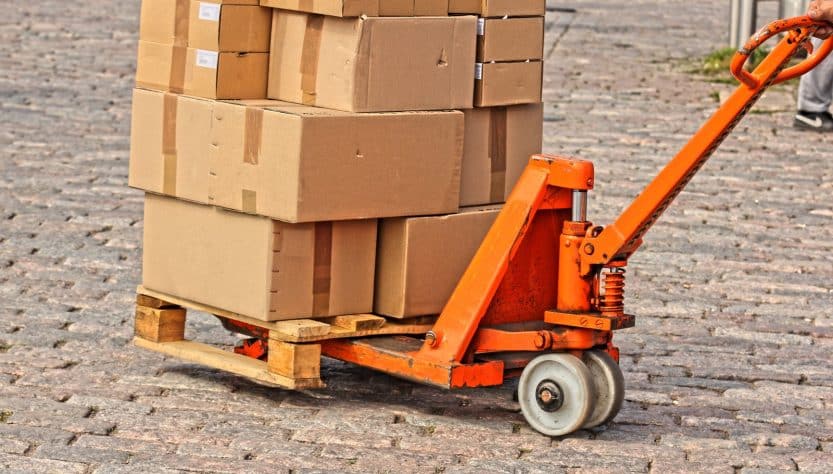 The Differences Between Couriers And Logistics Companies